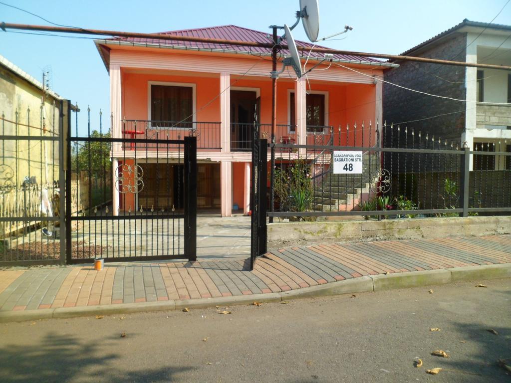 Guest House Надежда Kobuleti Esterno foto